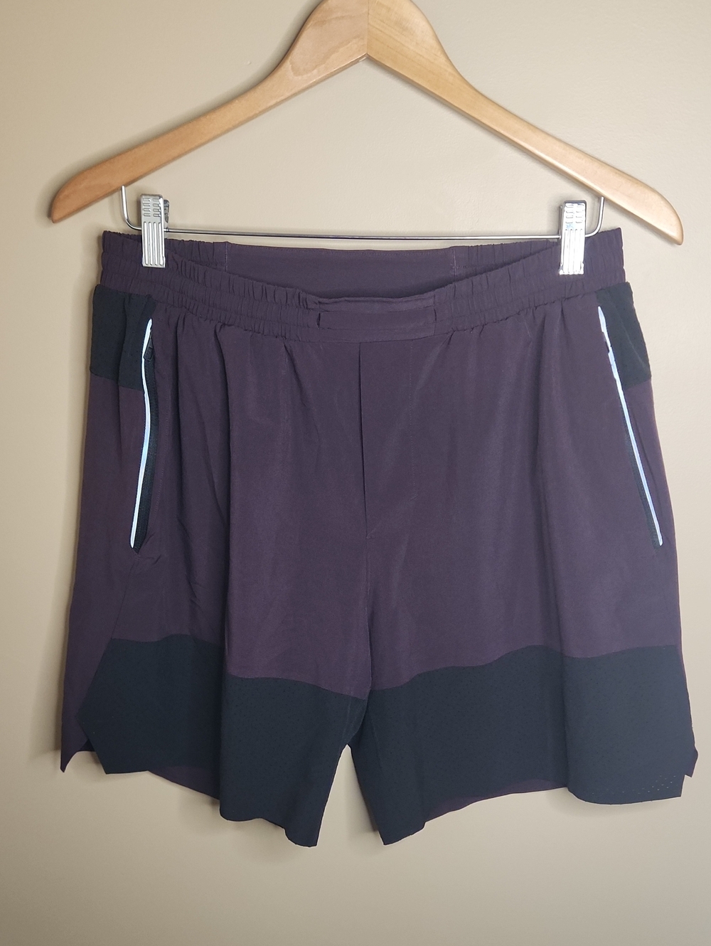 Lululemon Switch Up Short *7" in Black Cherry/ Black. Size L. #MA7CDS